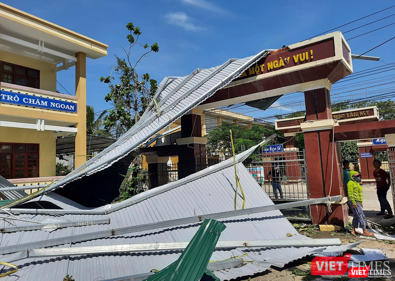 Một trường học trên địa bàn tỉnh Quảng Ngãi bị bão số 9 phá hỏng