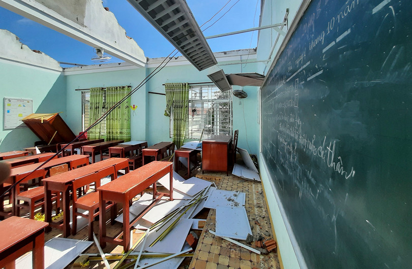 Bão số 9 làm tốc mái và hư hỏng nhiều trường học thuộc các tỉnh miền Trung