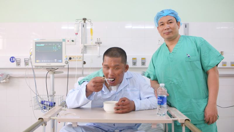 Bệnh nhân C. đã có những dấu hiệu phục hồi tốt sau ca phẫu thuật. Ảnh BVCC.
