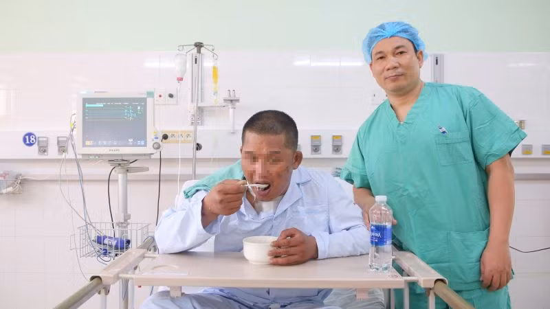 Bệnh nhân C. đã có những dấu hiệu phục hồi tốt sau ca phẫu thuật. Ảnh BVCC.