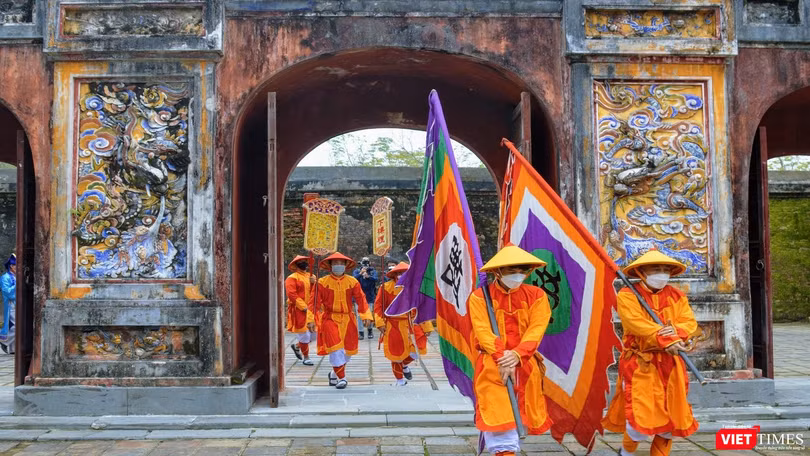 Nghi thức hạ Cây nêu ở Hoàng cung Huế (ảnh Tuấn Hiệp)