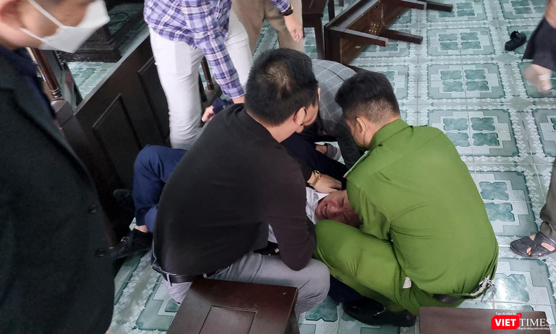 Ông Võ Văn Cường - Giám đốc Công ty TNHH MTV Land Hà Hải uống thuốc tự tử giữa toà