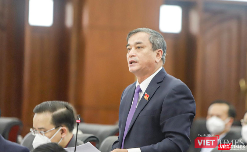 Đại biểu Huỳnh Bá Cử chất vấn ông Phùng Phú Phong - Giám đốc Sở Xây dựng TP Đà Nẵng tại kỳ họp thứ 4, HĐND TP Đà Nẵng khoá X Đại biểu Huỳnh Bá Cử chất vấn ông Phùng Phú Phong - Giám đốc Sở Xây dựng TP Đà Nẵng tại kỳ họp thứ 4, HĐND TP Đà Nẵng khoá X