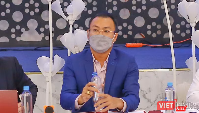 Ông Trương Văn Hào - Tổng Giám đốc Công ty Hoàng Nhất Nam trả lời ý kiến khách hàng tại buổi đối thoại Ông Trương Văn Hào - Tổng Giám đốc Công ty Hoàng Nhất Nam trả lời ý kiến khách hàng tại buổi đối thoại