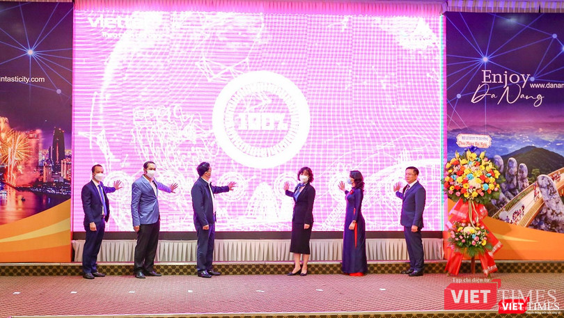 Chiều ngày 5/1, đại diện UBND TP Đà Nẵng, Sở Du lịch TP và VietTel chính thức ra mắt Sàn thương mại du lịch điện tử kết hợp triển lãm ảo du lịch Đà Nẵng