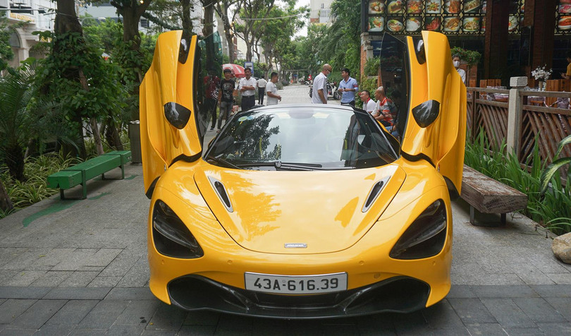 Siêu xe McLaren 720S Spider trị giá 28 tỷ đồng được thiếu gia Đà Nẵng đổi lấy 12 mét lan đột biến