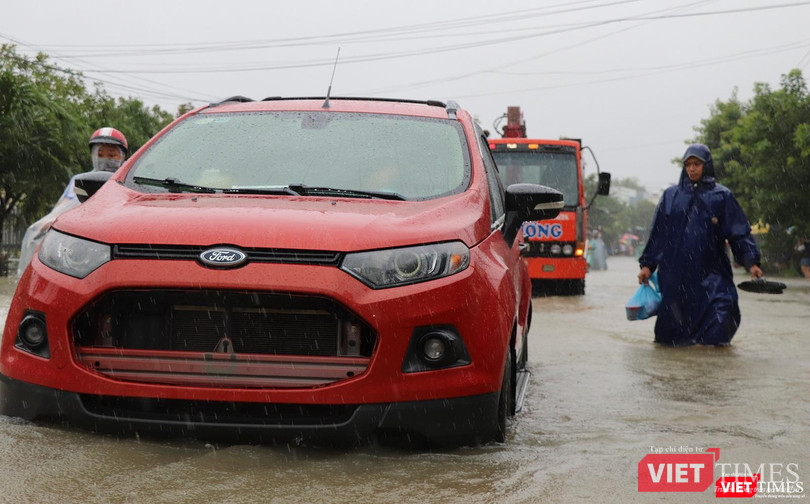 Xe chết máy phải gọi cứu hộ