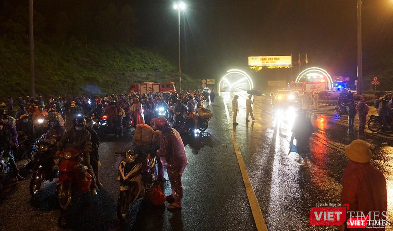 Tối ngày 6/10, hầm Hải Vân đã mở cửa để phương tiện xe máy trực tiếp đi qua