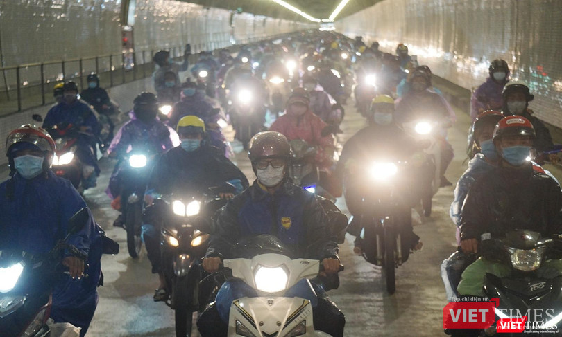 Lần đầu tiên, hàng ngàn phương tiện xe máy đi trực tiếp qua hầm Hải Vân