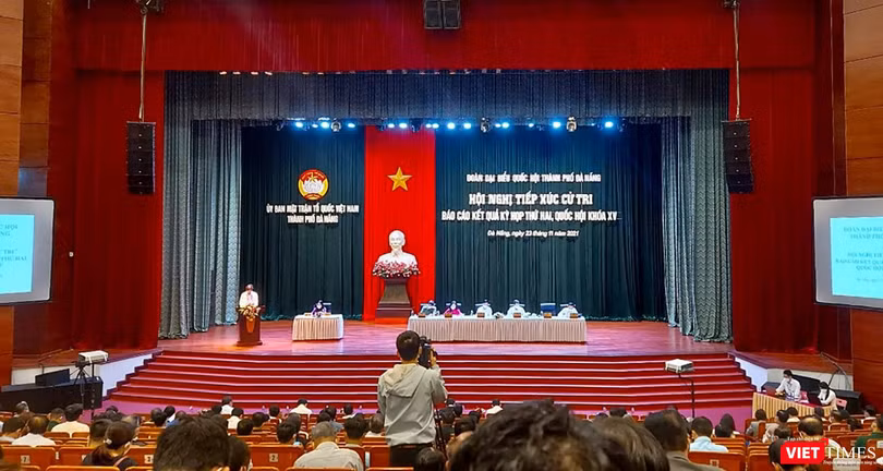 Quang cảnh buổi tiếp xúc cử tri của Đoàn đại biểu Quốc hội TP Đà Nẵng diễn ra sáng ngày 23/11