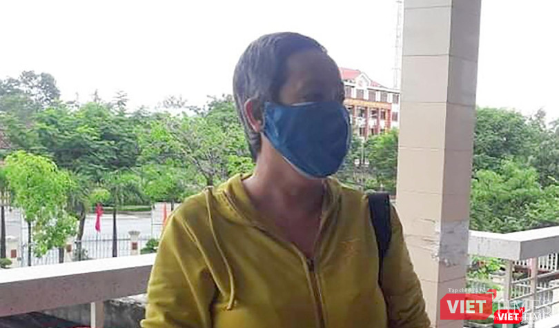 Bà Trần Kim Thanh với đầu tóc vừa xạ trị vì căn bệnh ung thư