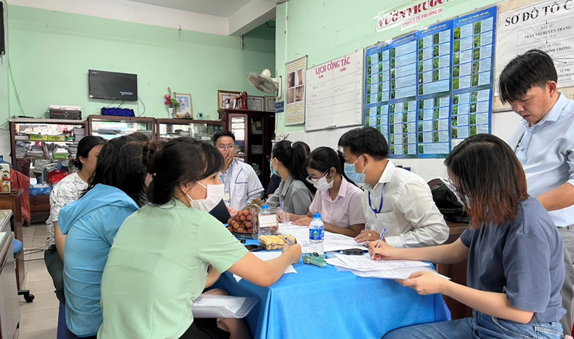 tay chan mieng copy.png