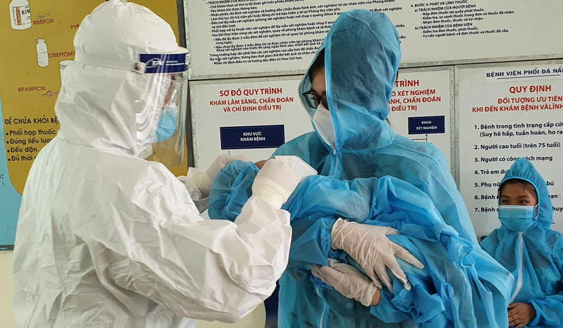 Bệnh nhân mắc COVID-19 thứ 3619 (tên T.L.A, 6 tháng tuổi, trú Đà Nẵng) tại buổi xuất viện