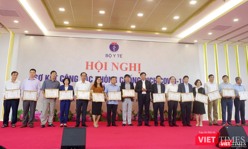 Bộ Y tế tặng bằng khen cho các đơn vị có thành tích trong công tác phòng, chống dịch COVID-19 vừa qua