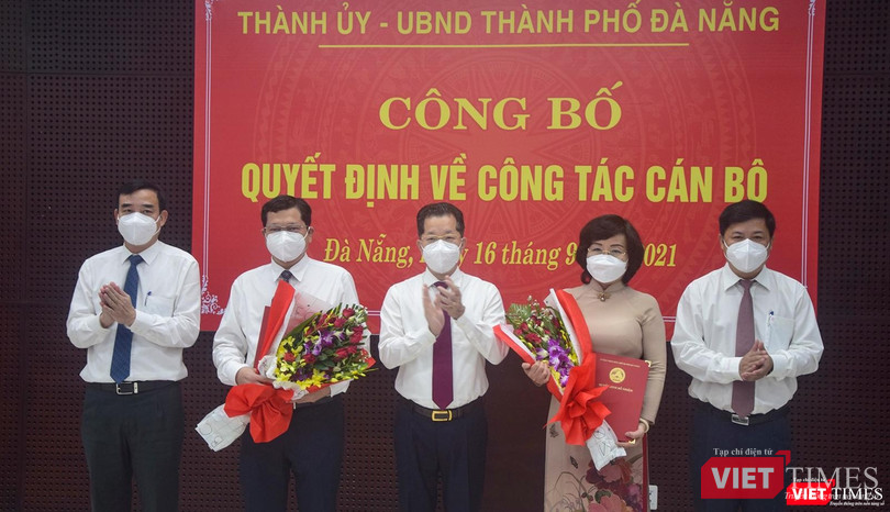 Lãnh đạo Thành uỷ, HĐND, UBND TP Đà Nẵng tặng hoa chúc mừng đối với 2 tân Phó Chủ tịch UBND TP Đà Nẵng vừa được Thủ tướng Chính phủ phê chuẩn