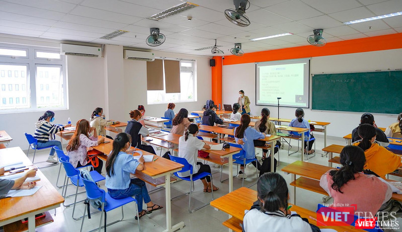 Buổi học trực tiếp đầu tiên của sinh viên ĐH Đông Á tuân thủ quy định phòng chống dịch COVID-19