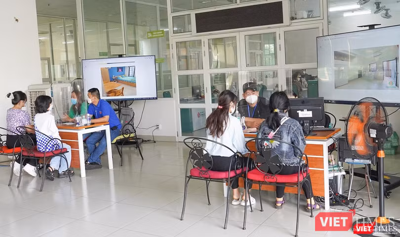 Sinh viên ĐH Đông Á trở lại trường được tư vấn, hỗ trợ chỗ ở