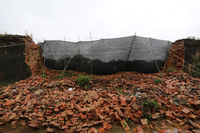 Hiện trường đoạn tường bao Hoàng thành Huế bị sập do mưa lũ. Ảnh PD.