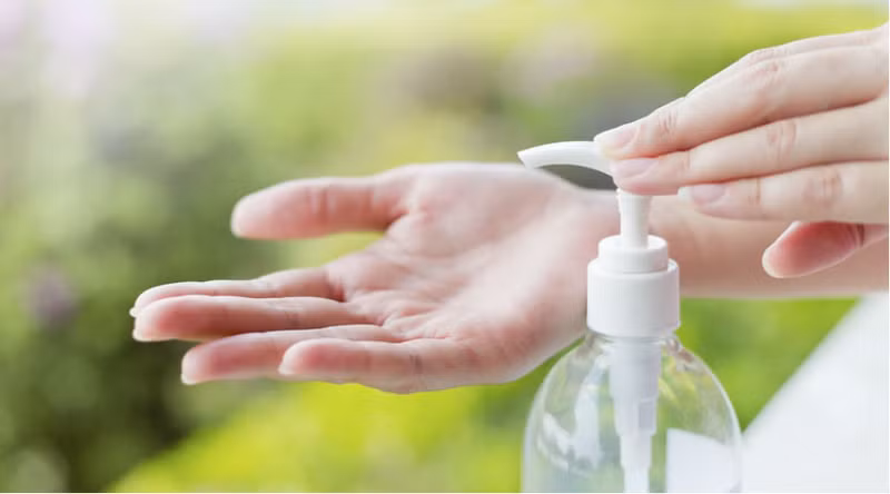 Cục Quản lý Dược, Bộ Y tế vừa phát đi cảnh báo về việc 'Dung dịch rửa tay khô Aerius chai 500ml' nghi là mỹ phẩm giả. (Ảnh minh hoạ)