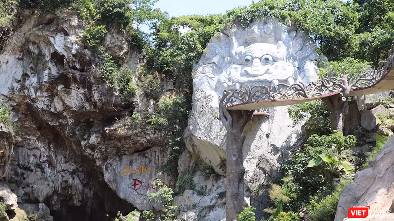 Danh thắng hang Gợp được mệnh danh là "tuyệt tác thiên nhiên giữa đại ngàn Trường Sơn" tại khu du lịch Cổng trời Đông Giang (Quảng Nam)