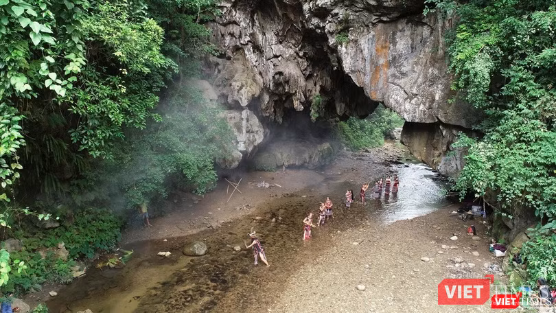 Đây từng là nơi diễn ra các lễ hội của người dân địa phương khi chưa có sự can thiệp của bàn tay con người Đây từng là nơi diễn ra các lễ hội của người dân địa phương khi chưa có sự can thiệp của bàn tay con người