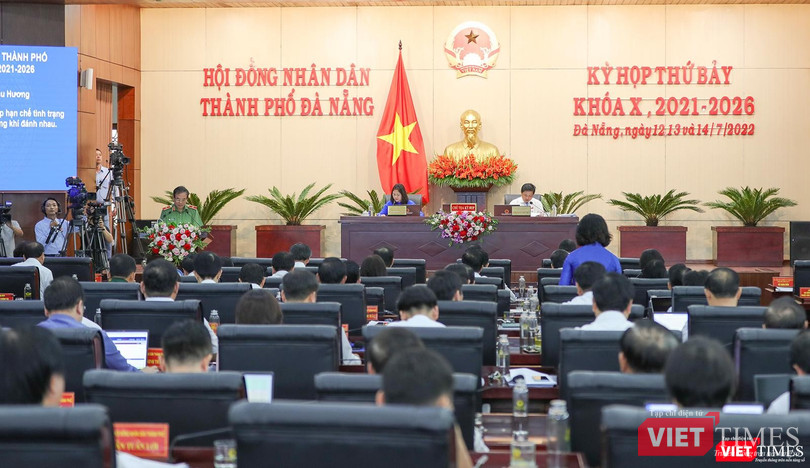 Quang cảnh phiên chất vấn tại kỳ họp thứ 7, HĐND TP Đà Nẵng khoá X Quang cảnh phiên chất vấn tại kỳ họp thứ 7, HĐND TP Đà Nẵng khoá X