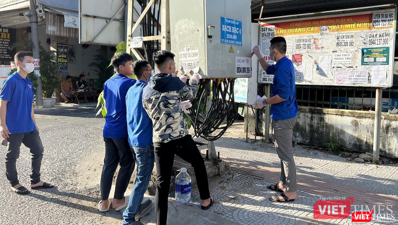 Lực lượng Đoàn Thanh niên ra quân xoá, gỡ quảng cáo rao vặt sai quy định