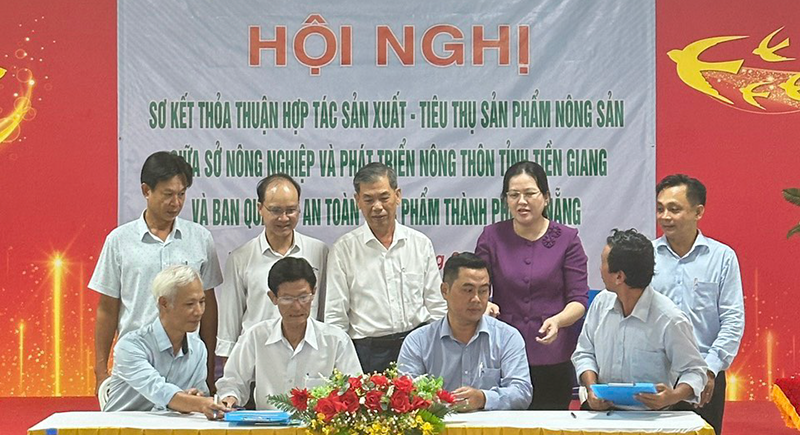 Doanh nghiệp cung ứng thực phẩm của tỉnh Tiền Giang ký hợp tác cung cấp thực phẩm an toàn cho TP Đà Nẵng.