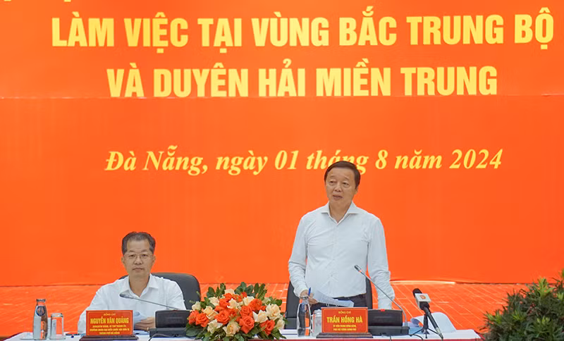 Phó Thủ tướng Trần Hồng Hà phát biểu tại buổi làm việc với các địa phương vùng Bắc Trung Bộ và duyên hải miền Trung.