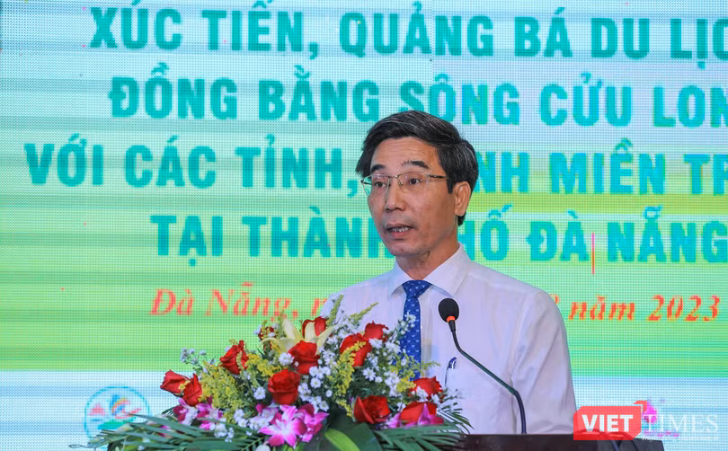 vt_xuc tien du lich 3.png