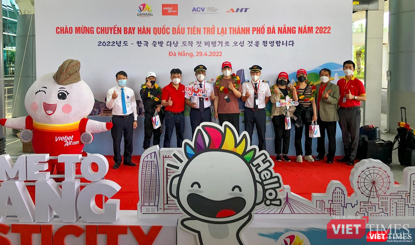 Những du khách Hàn Quốc đầu tiên đến Đà Nẵng sau khi Chính phủ cho phép mở lại đường bay quốc tế