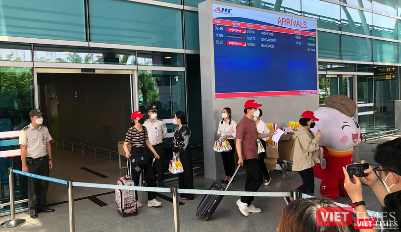 Những du khách Hàn Quốc đầu tiên quay trở lại TP Đà Nẵng