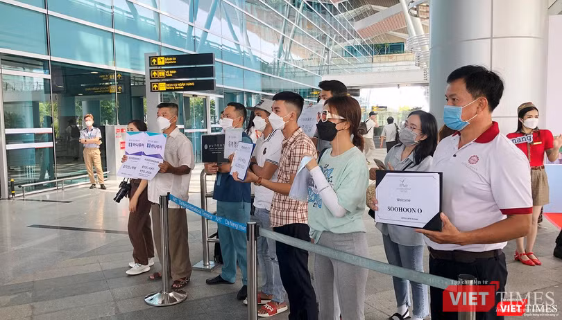Những hình ảnh đón tiếp du khách Hàn Quốc quen thuộc tại sân bay Đà Nẵng đã trở lại