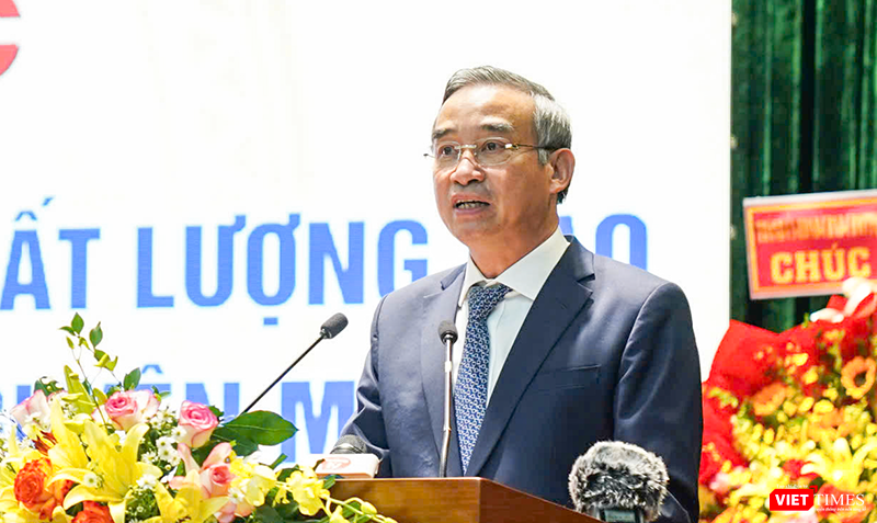 Chủ tịch UBND TP Đà Nẵng Lê Trung Chinh phát biểu tại Toạ đàm khoa học các nhiệm vụ, giải pháp phát triển nguồn nhân lực chất lượng cao đáp ứng yêu cầu phát triển của Đà Nẵng trong kỷ nguyên mới.