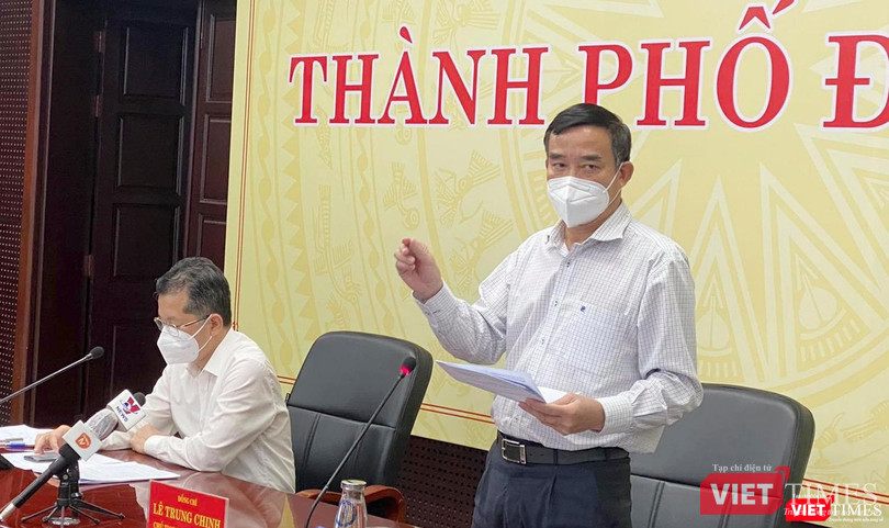 Ông Lê Trung Chinh - Chủ tịch UBND TP Đà Nẵng phát biểu chỉ đạo tại cuộc họp Ban Chỉ đạo phòng, chống dịch COVID-19 TP Đà Nẵng diễn ra tối ngày 20/8