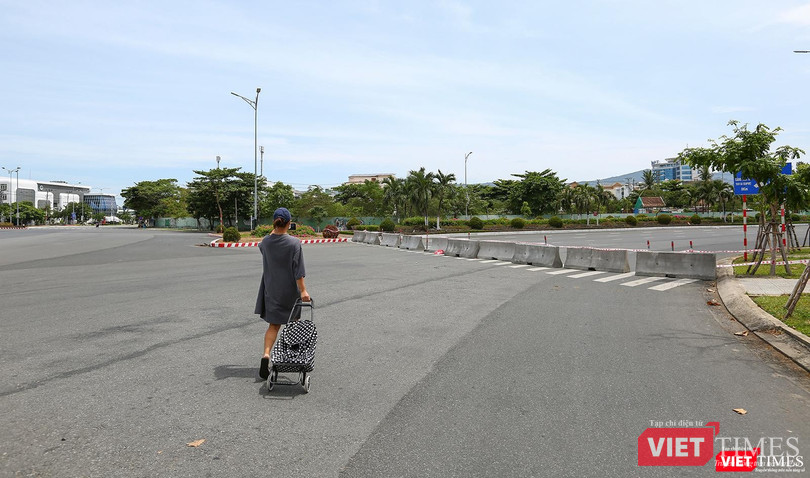 Đường Phạm Văn Đồng, dẫn vào các phường An Hải Bắc, Mân Thái, Phước Mỹ bị phong toả cứng để phòng dịch COVID-19