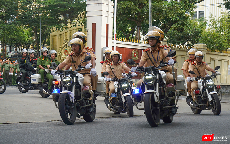 Sáng 15/5, Công an TP Đà Nẵng tổ chức lễ ra quân đợt cao điểm trấn áp, truy quét, xử lý tội phạm và vi phạm pháp luật trên đường phố, nhằm đảm bảo an toàn cho người dân, du khách và các sự kiện lớn trong mùa du lịch hè 2025.