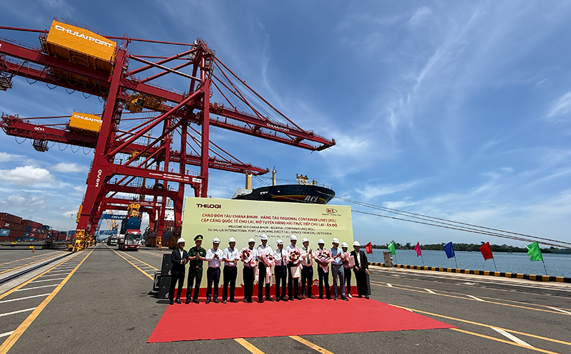 Sáng 16/5, tại Cảng biển quốc tế Chu Lai (Quảng Nam), hãng tàu Regional Container Lines (RCL), chính thức khai trương tuyến hàng hải trực tiếp Chu Lai – Ấn Độ.
