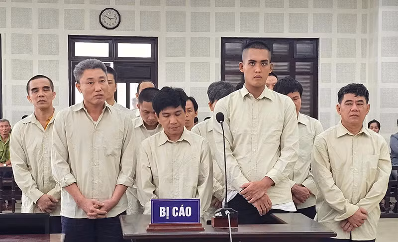 TAND TP Đà Nẵng tuyên án sơ thẩm 13 bị cáo trong đường dây sản xuất, buôn bán sách giáo khoa giả với quy mô đặc biệt lớn.