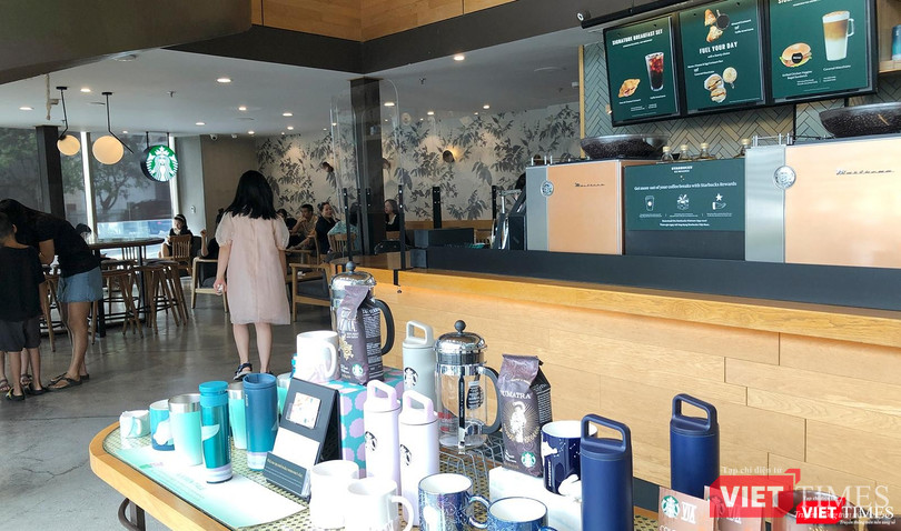 Người dân tuân thủ 5K, giãn cách bên trong quán