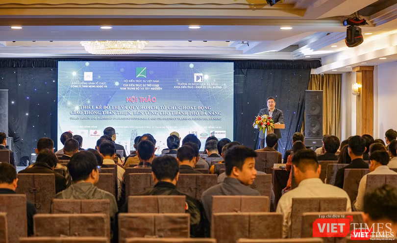 KTS Nguyễn Thu Phong - Phó Chủ tịch hội Kiến trúc sư Việt Nam - phát biểu tại hội thảo