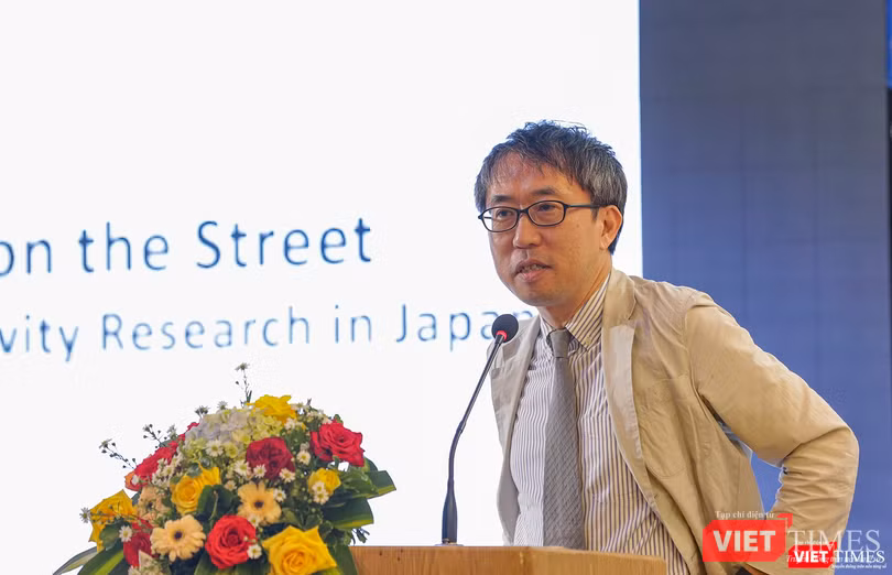 Giáo sư Akio Yasumori - ĐH Chiba (Nhật Bản) - chia sẻ nghiên cứu về việc cải tạo hệ thống giao thông phù hợp với đặc tính của con người