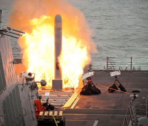 Tên lửa hành trình Tomahawk Mỹ bắn từ tàu chiến