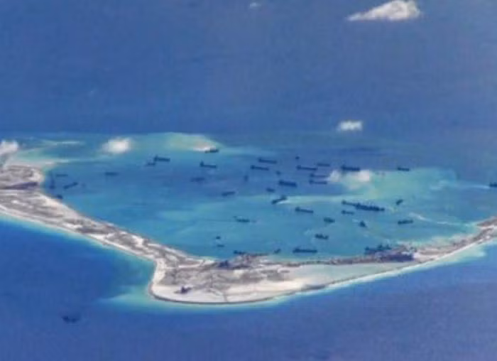 Trung Quốc bồi lấp, xây dựng đảo nhân tạo phi pháp ở Biển Đông khiến khu vực căng thẳng, cộng đồng quốc tế lo ngại