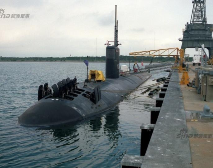 Tàu ngầm hạt nhân Mỹ có hệ thống bắn tên lửa hành trình Tomahawk thẳng đứng. Ảnh: Sina