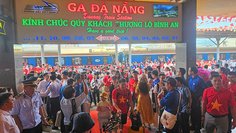 Du khách đến Đà Nẵng trong dịp lễ 30/4-1/5 bằng đường sắt tăng mạnh do chất lượng được cải thiện và nhiều dịch vụ hấp dẫn.