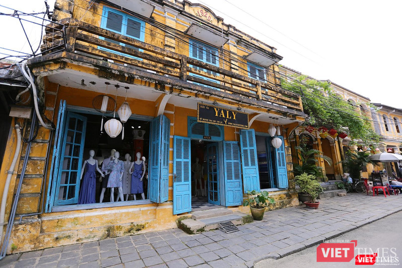 Tiệm may nổi tiếng nhộn nhịp giờ đây vắng khách mua