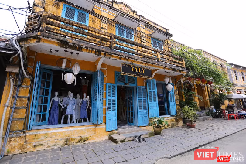 Tiệm may nổi tiếng nhộn nhịp giờ đây vắng khách mua