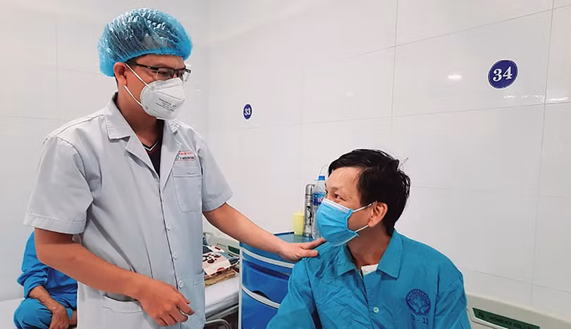 Bệnh nhân L. hồi phục sau khi đặt máy rung tim tự động dự phòng(ảnh bệnh viện cung cấp).