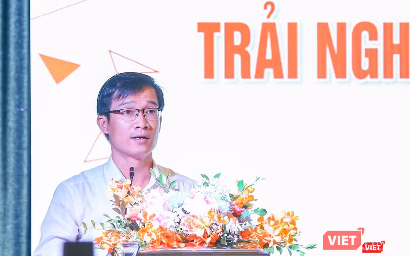 Ông Tán Văn Vương – Phó Giám đốc Sở Du lịch Đà Nẵng phát biểu tại sự kiện ra mắt phiên bản nâng cấp “Một chạm đến Đà Nẵng” trên công nghệ VR360, vũ trụ ảo (mertaverse) và triển khai truyền thông du lịch Đà Nẵng trên kênh truyền hình và các nền tảng du lịch thương mại điện tử.